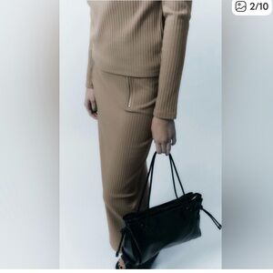Zara taupe/ beige ribbed zipper midi skirt